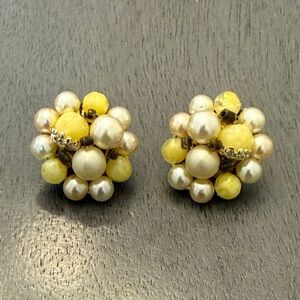 Vintage Faux Pearl Cluster Clip Earrings Gold Tone Yellow Cream Beaded Classic